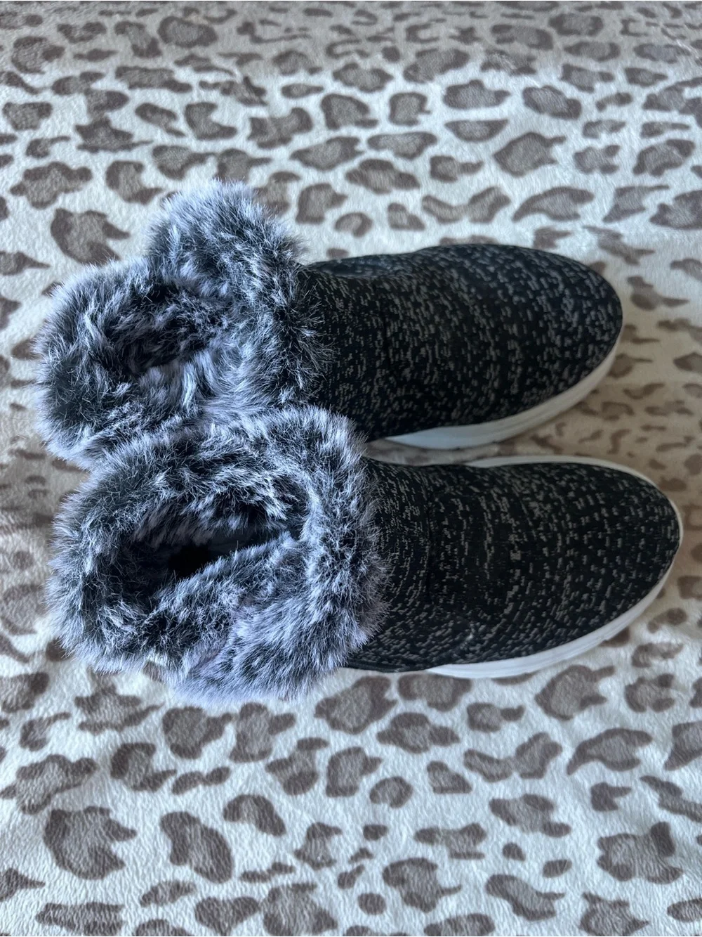 Telic Women’s Black Knit Winter Ankle Boots with Faux Fur Collar